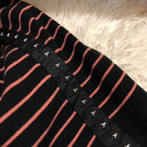 VS Mock Neck - Picture 3 of 4